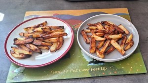 Foodi Dual Drawer homemade chips: one plate cooked from raw, the other cooked from parboiled