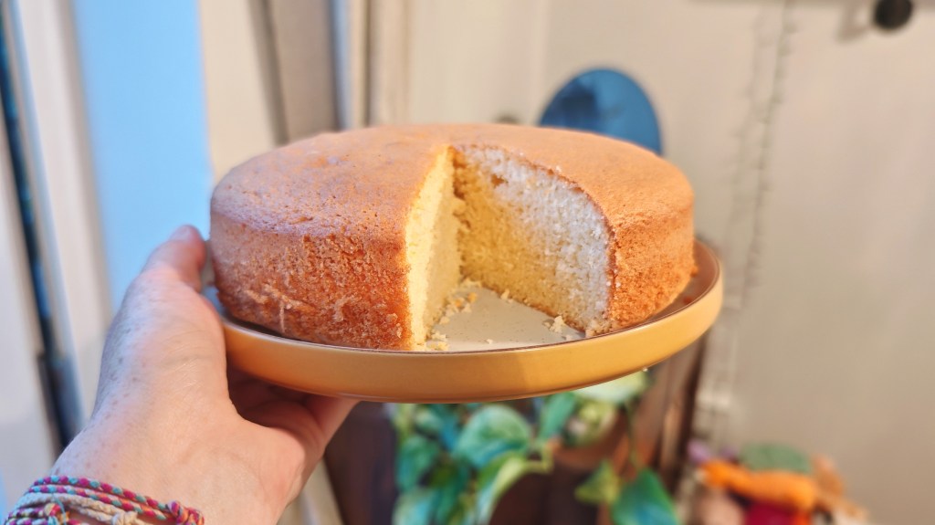 The Betty Crocker Vanilla Sugar-Free cake with a slice missing so you can see the inside